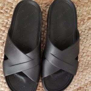 Cole Haan Findra black pool slides